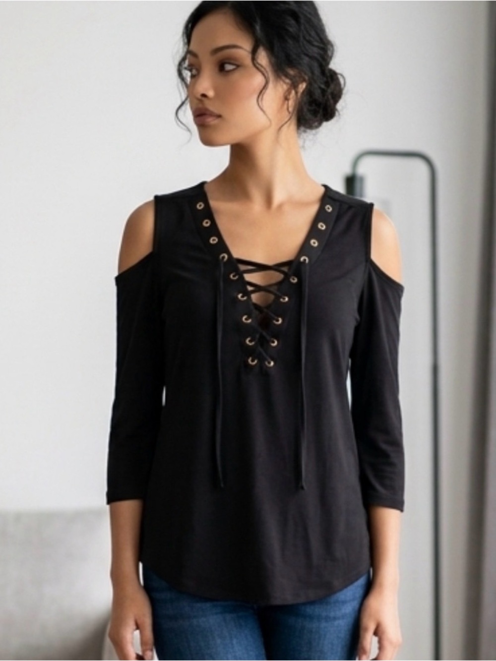 *BRAND NEW* IZ Byer Extra Small Black Cold Shoulder Lace-Up Black Women's Top - Picture 2 of 15